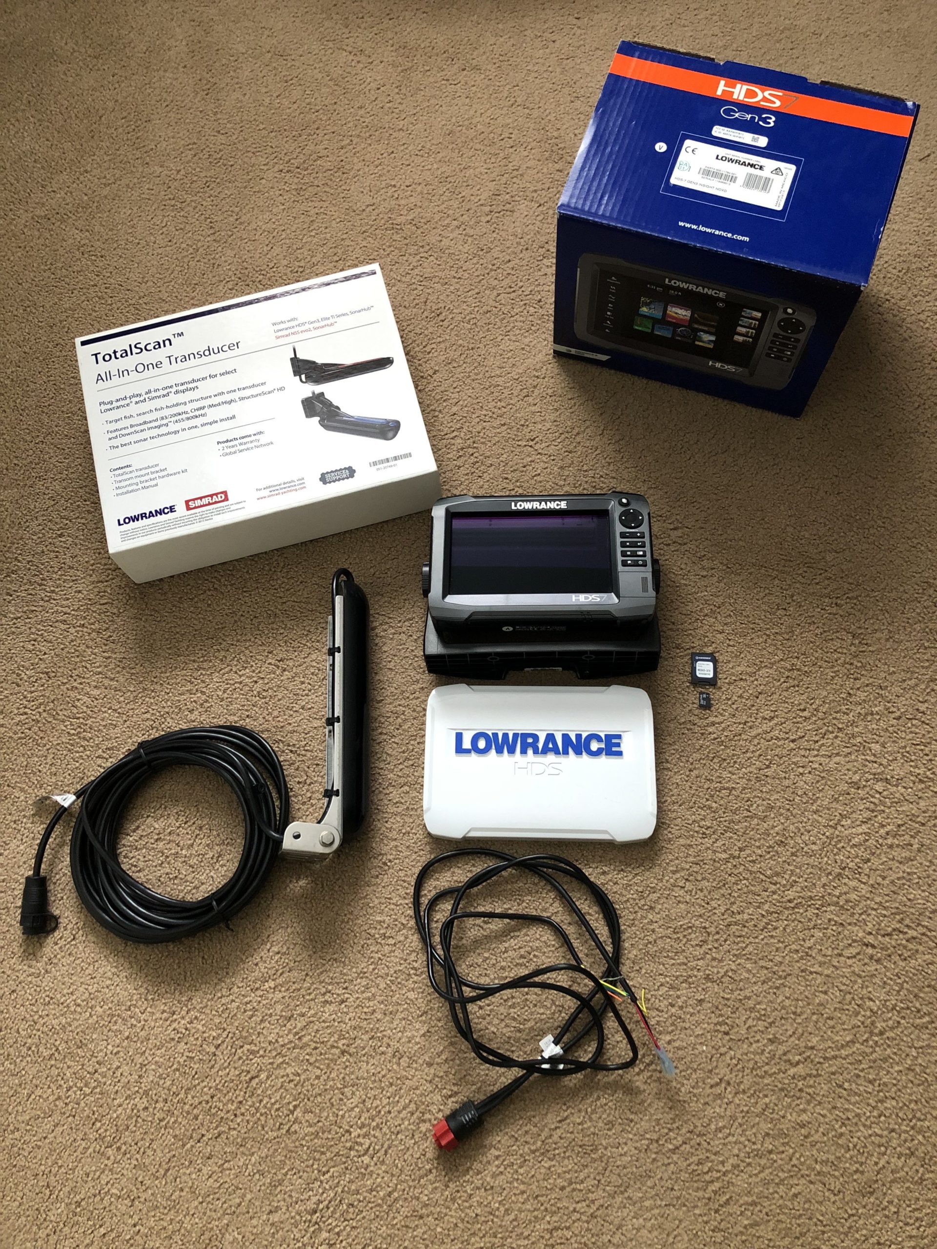 Lowrance HDS 7 GEN 3 touch screen with Totalscan transducer and