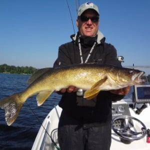 A Leech Trapping.HOW TO thread - Fishing Minnesota - (Spring